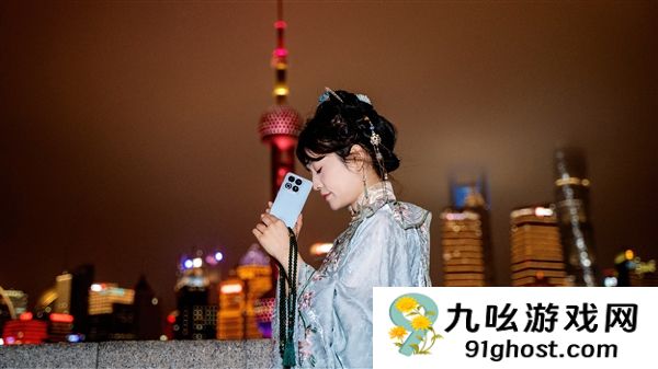 前魅族美女产品经理晒魅族22月白天青：夜景真的很惊艳