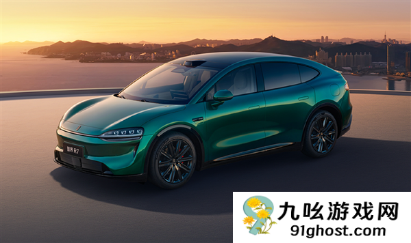 特斯拉Model  Y国产强敌！智界R7累计交付量破10万台