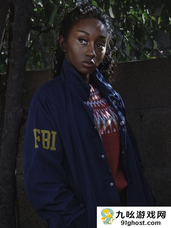 别样风情：黑妹Cos《生化危机4》艾达王