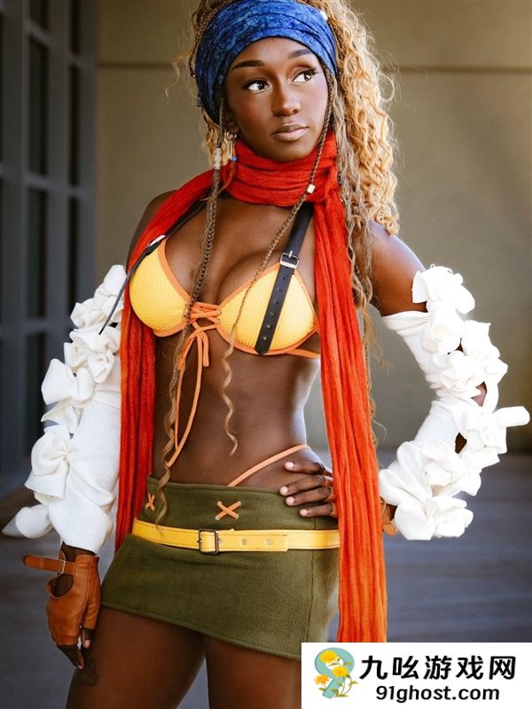 别样风情：黑妹Cos《生化危机4》艾达王