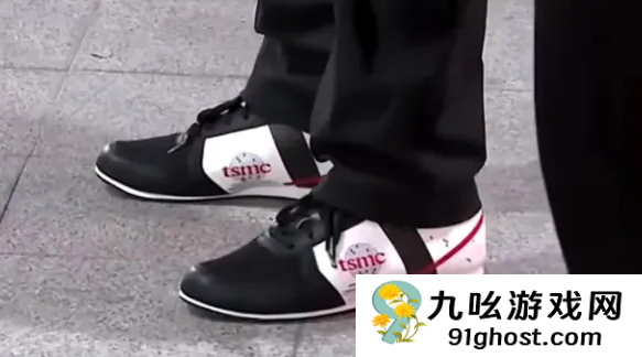 台积电董事长运动鞋意外走红：印官方logo  风头盖过英伟达黄仁勋