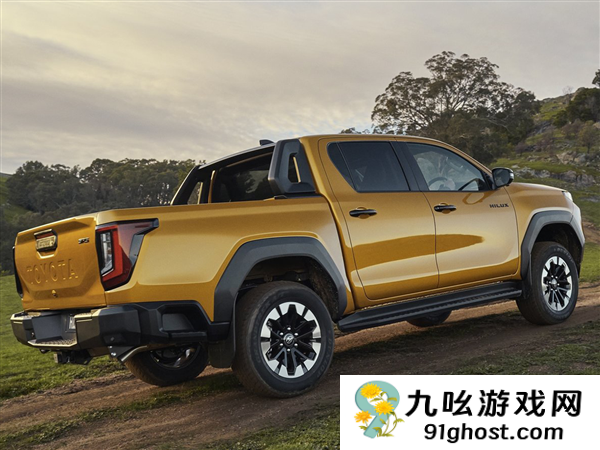 丰田“不死鸟”上新 全新海拉克斯皮卡发布：首次用上纯电