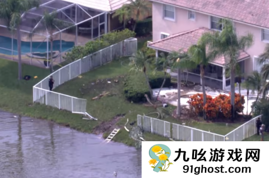 美国一架小飞机在佛州坠毁致两人死亡 机龄已将近50年