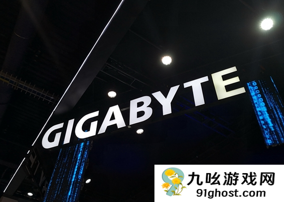 技嘉新款主板配备5寸LCD屏 可自定义显示内容