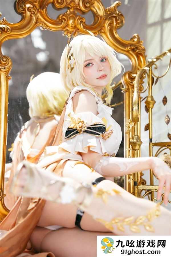 阿什利体模Cos《漫威争锋》隐形女 太性感撩人了