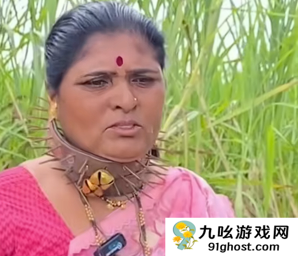 为防豹子偷袭 印度村民戴上了“脖圈”