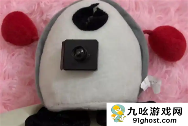 女子网购布娃娃发现眼睛内疑有摄像头 平台已下架 律师解读是否侵权