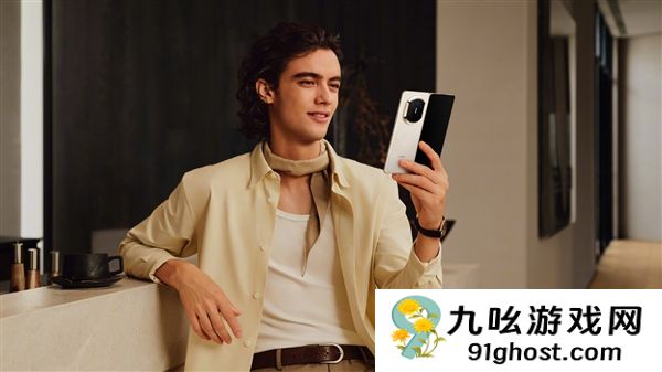 华为Mate  X7四配色官图发布：独一无二新设计 最强辨识度