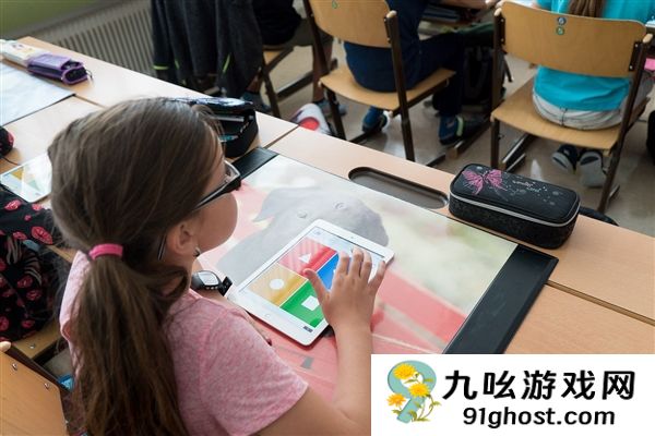 多地中小学放春秋假 家长不放假怎么办 专家建议：落实带薪休假制度