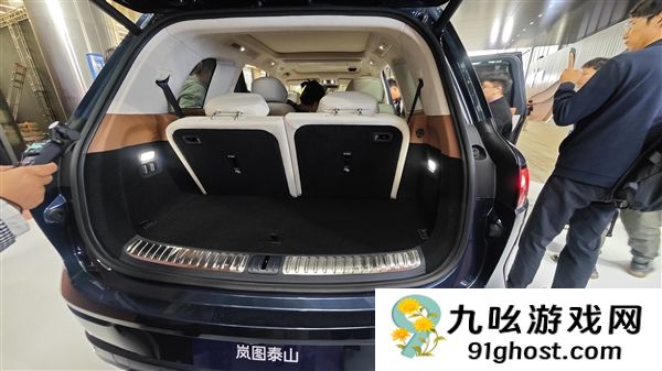 37.99万起 岚图泰山上市：全系65度大电池 华为顶级智驾