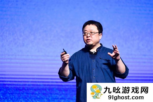 何同学掏出一摞PPT：复现罗永浩和王自如辩论名场面