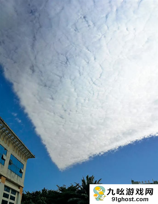 多地天空惊现“阴阳天” 这是什么情况！