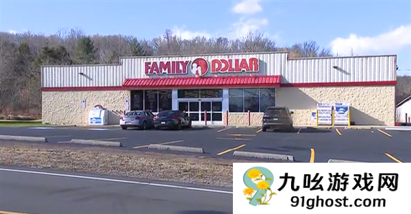 美国黑熊追杀男孩 冲进商店直接跳上收银台