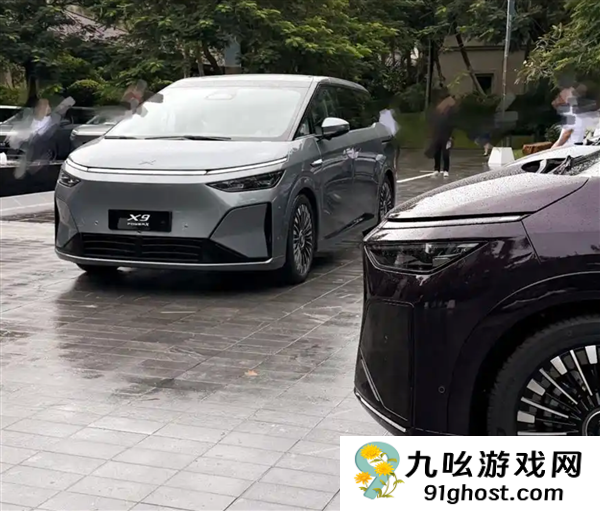 全球首次！小鹏X9高速实测：120km/h自动避让抛锚车 全程0追尾