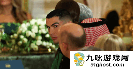 C罗与未婚妻在白宫自拍：马斯克等亿万富翁同框