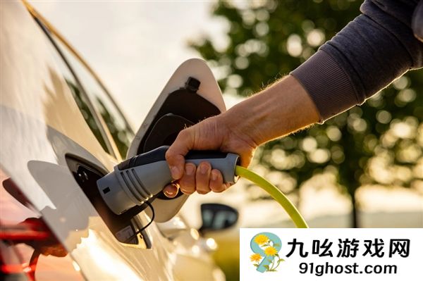 2027将成起点 固态电池量产“哨声”吹响 两大场景有望先行落地