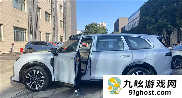 问界M9亲民平替 宝骏华境S实车曝光：用上舱内激光视觉