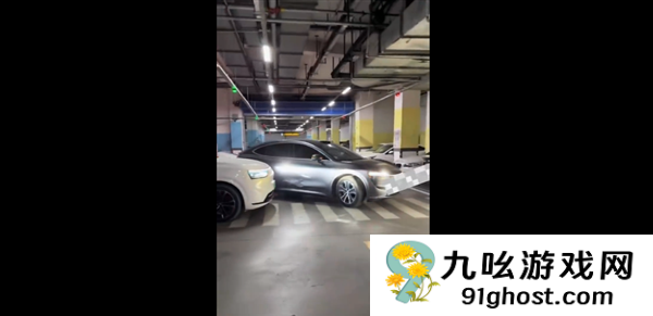 两辆新能源车遥控泊车相撞 到底谁负全责：官方给答案