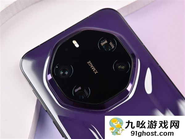 华为Mate  80 RS非凡大师上手：真机惊艳 质感拉满