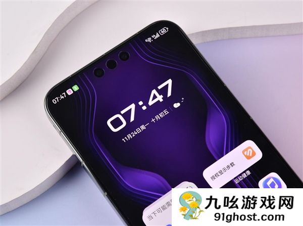 华为Mate  80 RS非凡大师上手：真机惊艳 质感拉满