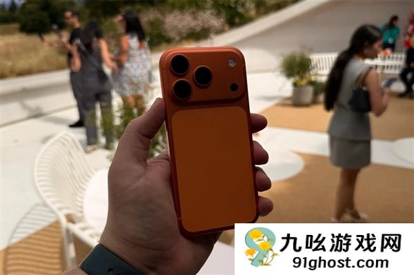 苹果AI国行版快来了：官网上线AI投诉页面