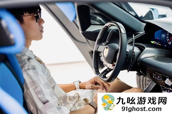 落地超2000万的超跑王者 林俊杰晒出新车法拉利Daytona  SP3