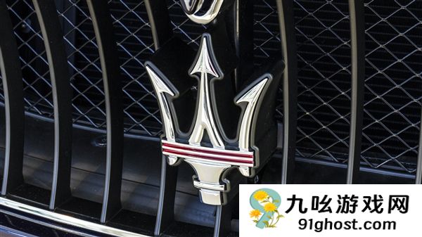 玛莎拉蒂大降价！老车主破防：86万买的 现在成骨折价