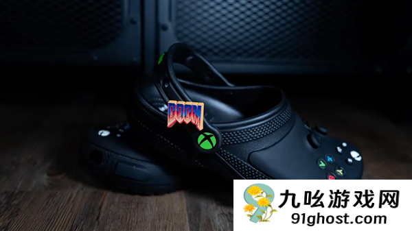 行走的手柄！微软推出限量版Xbox洞洞鞋：要价约570元