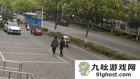 求求你 别再用电动车“挡风被”了！