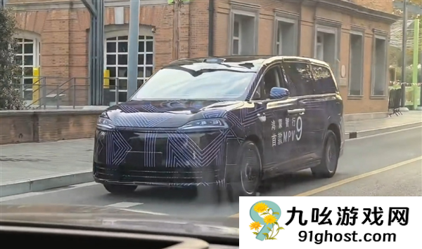 余承东给出超高评价！鸿蒙智行首款MPV定名“智界V9”