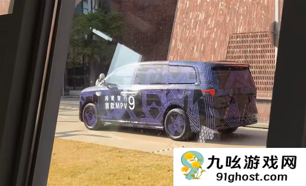 余承东给出超高评价！鸿蒙智行首款MPV定名“智界V9”