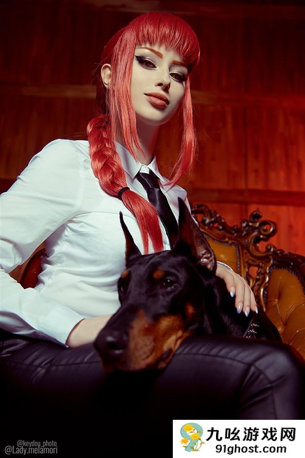 美女Cos《超英》金耀光图赏 金发女郎配性感胶袜