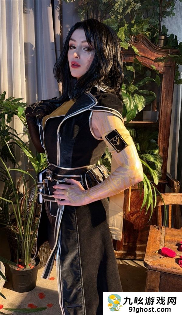 美女Cos《超英》金耀光图赏 金发女郎配性感胶袜