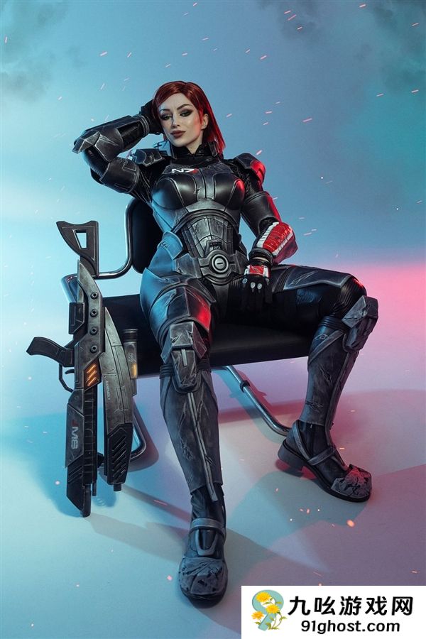 美女Cos《超英》金耀光图赏 金发女郎配性感胶袜