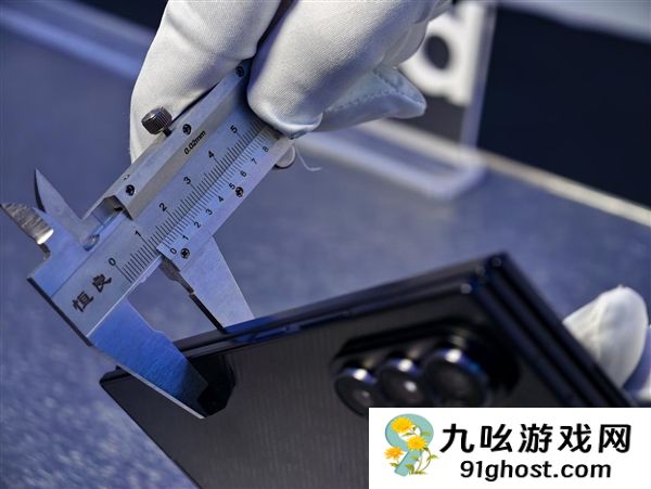 19999元起！三星Galaxy  Z  TriFold国行真机上手：手机瞬间变10英寸平板