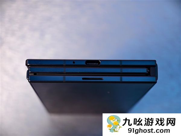 19999元起！三星Galaxy  Z  TriFold国行真机上手：手机瞬间变10英寸平板