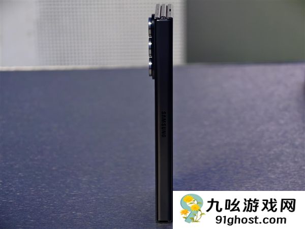 19999元起！三星Galaxy  Z  TriFold国行真机上手：手机瞬间变10英寸平板