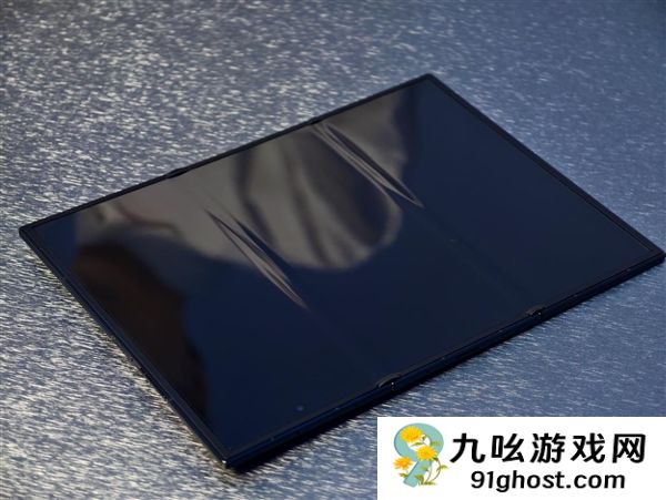 19999元起！三星Galaxy  Z  TriFold国行真机上手：手机瞬间变10英寸平板