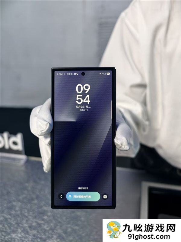 19999元起！三星Galaxy  Z  TriFold国行真机上手：手机瞬间变10英寸平板