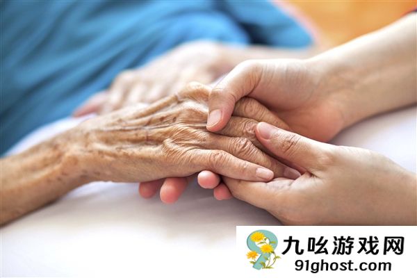 网友分享奶奶自爷爷去世9个月后的变化：头发白了一大半