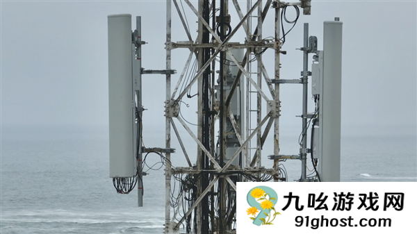 华为完成全球首个极简基站商用部署：功耗降35%、信号提升50%