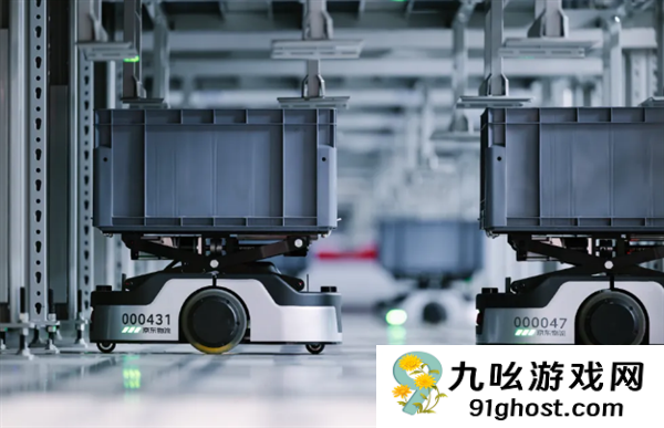 京东物流首个海外智狼仓在英国投用：部署近200台智狼机器人