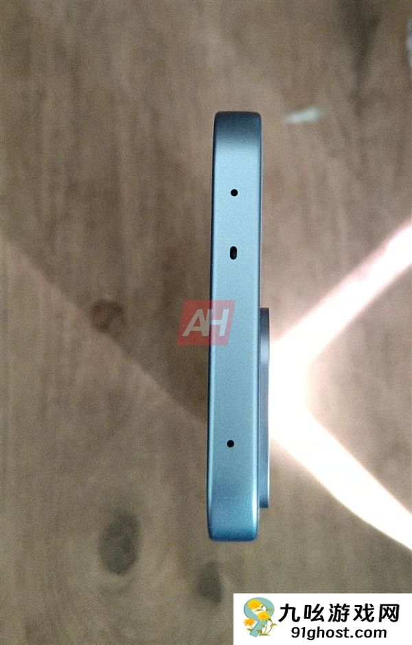 一加Turbo实图曝光：9000mAh巨无霸电池+144Hz显示屏