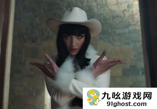 《海贼王》真人剧第二季罗宾新造型公开 时尚感十足