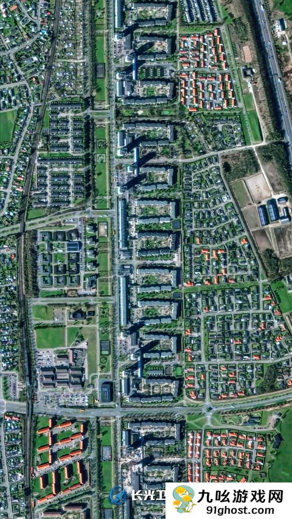 在卫星图上找到了一片圆形小区：好别致