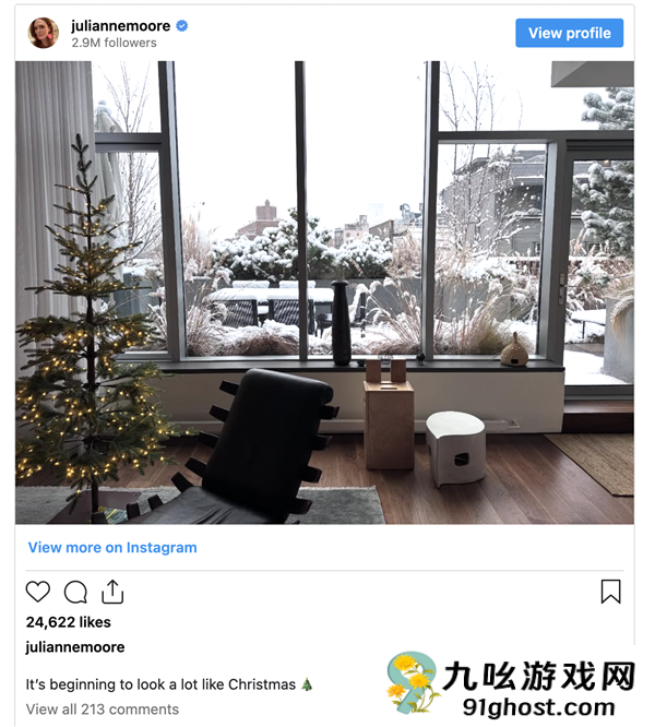 有钱人家里的圣诞树 在今年开始掉色了